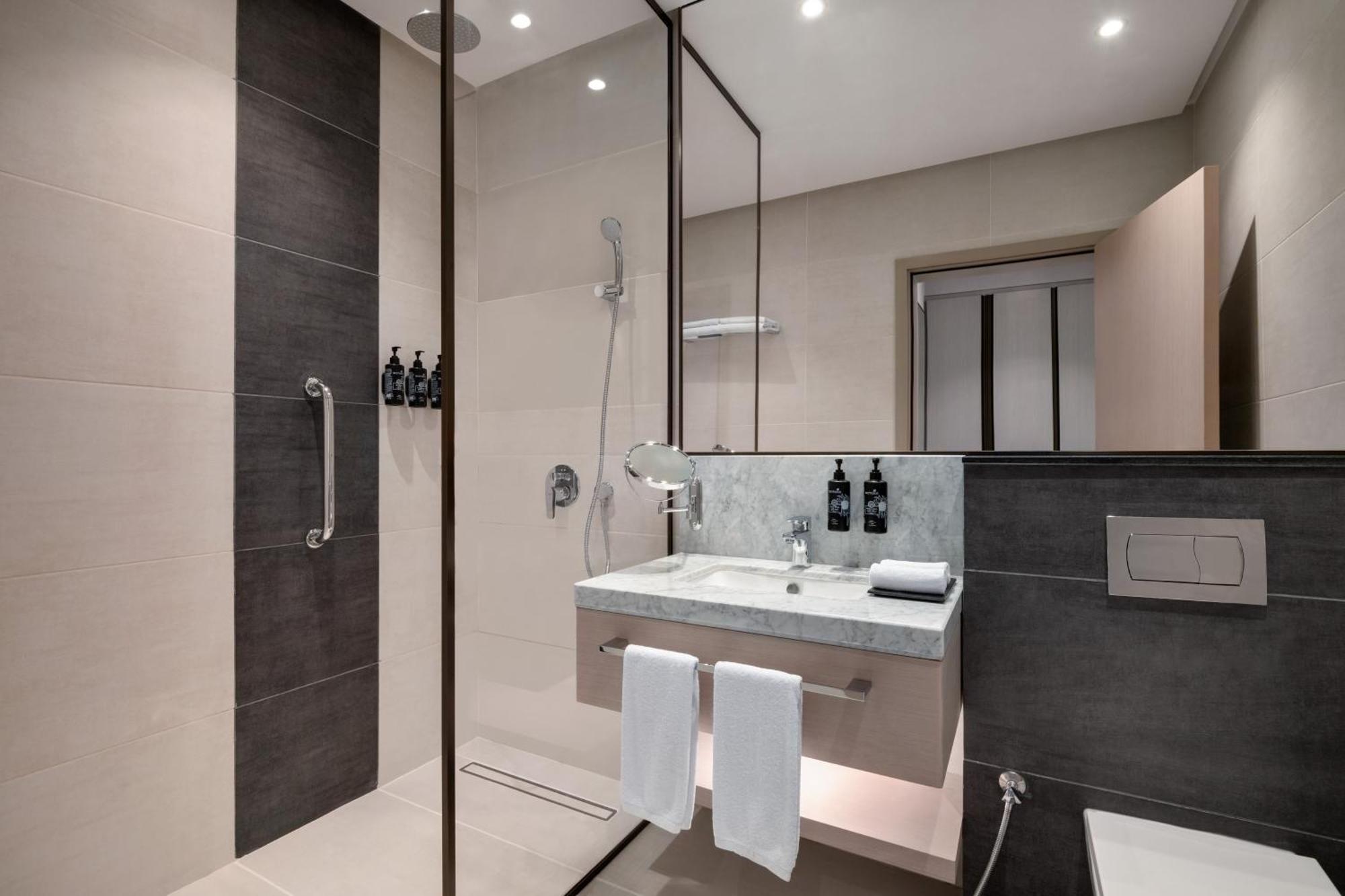 Ramada By Wyndham Riyadh King Fahd Road Экстерьер фото