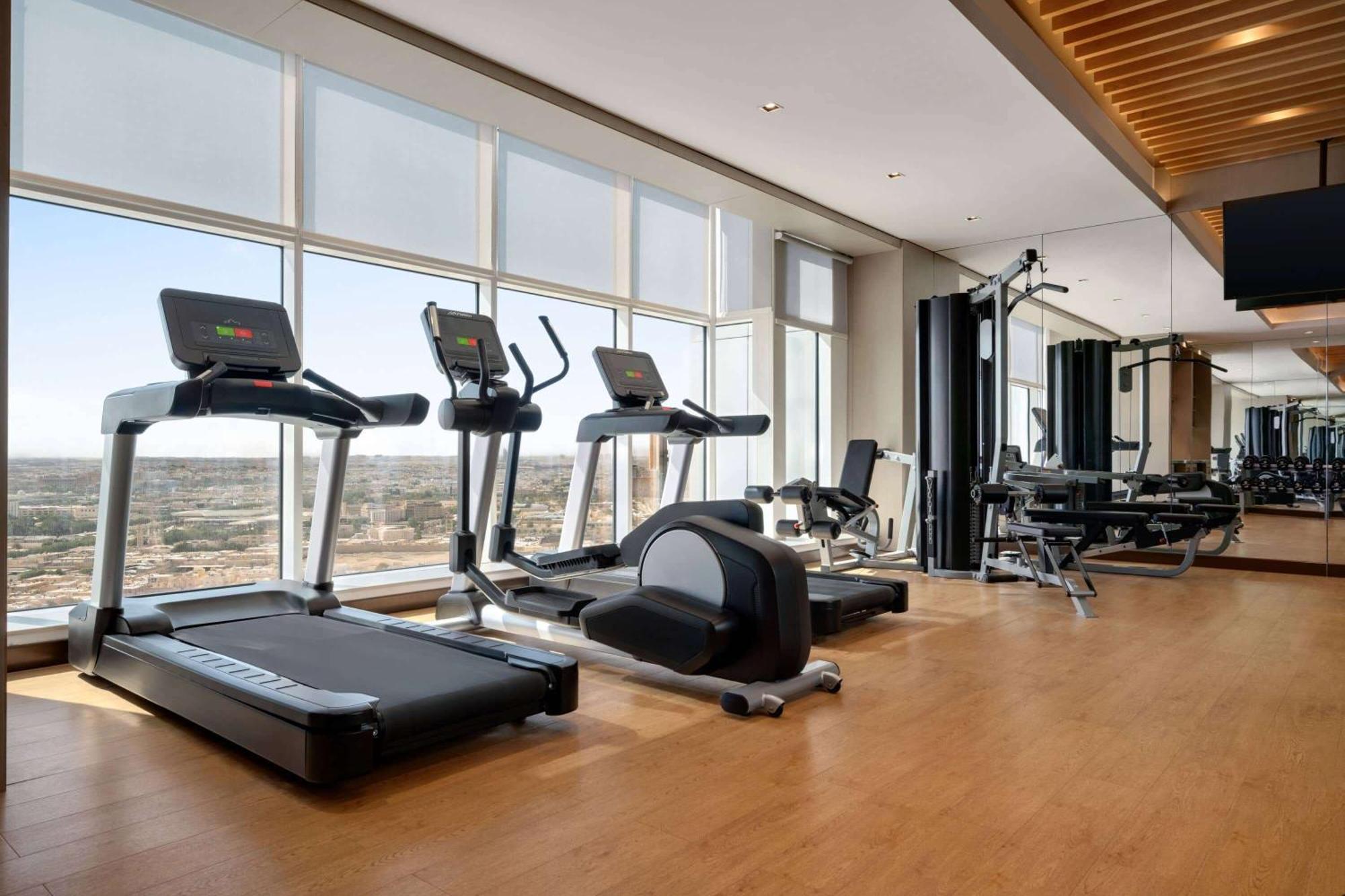 Ramada By Wyndham Riyadh King Fahd Road Экстерьер фото A gym at a hotel